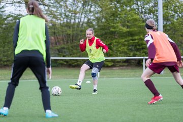 Bild 298 - Co-Trainerin der Frauen Nationalmannschaft Britta Carlson in Wahlstedt